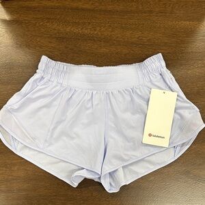 Lululemon Hotty Hot LR Short 2.5” *Lined Size 6 NWT